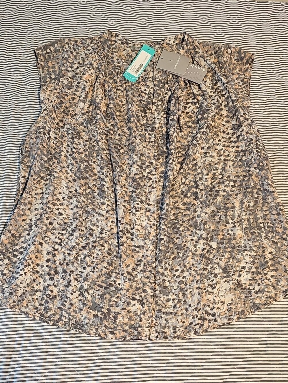 Daniel Rainn Beige and Gray Speckled Cap-Sleeve V-Neck Blouse